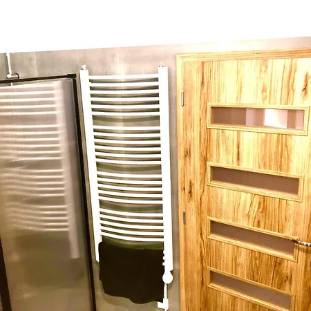 Oasis 2B Moravska 18 *
