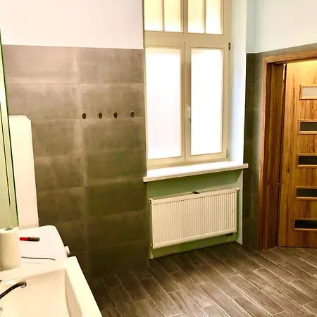 Oasis 2B Moravska 18 *